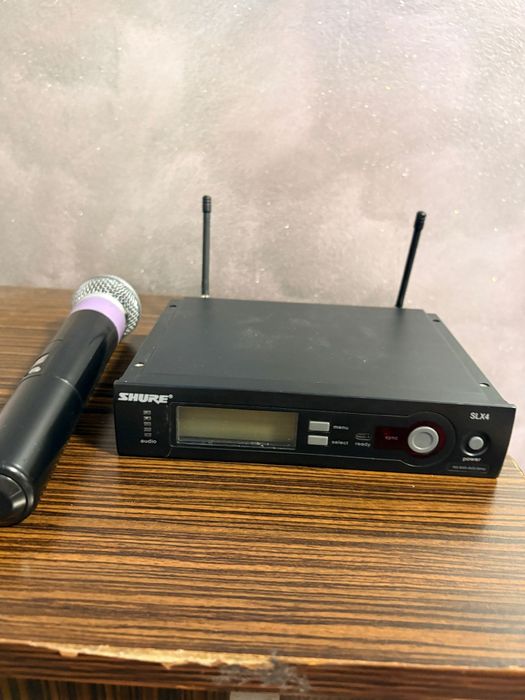Vând microfon shur în stare bună
