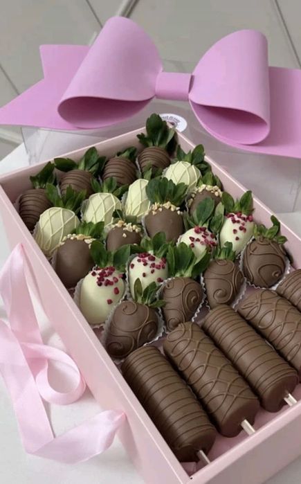 Клубника в шоколаде и денежные букеты