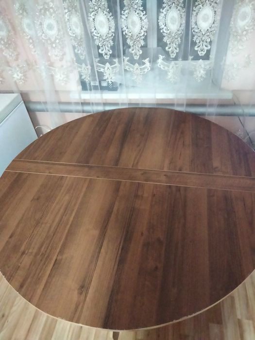 Продам качественный стол