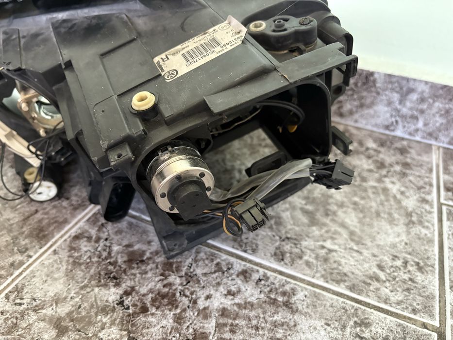 Десен фар за VW Passat b6 / Пасат б 6 Xenon