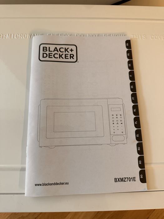 Микровълнова фурна Black + Decker BXMZ701E