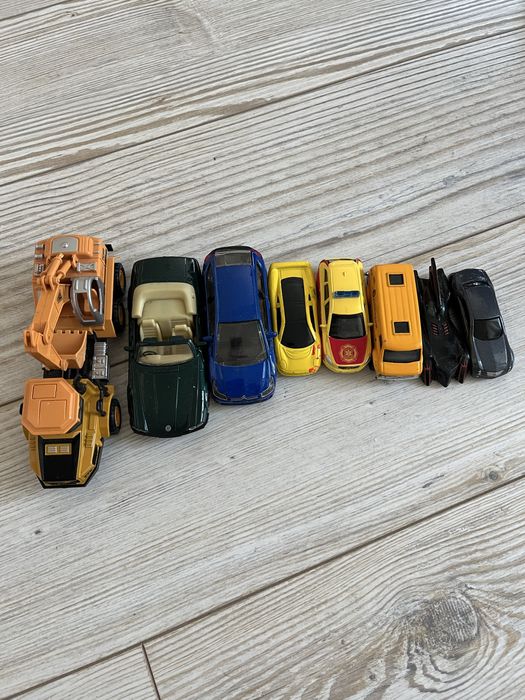 Метални колички и багер