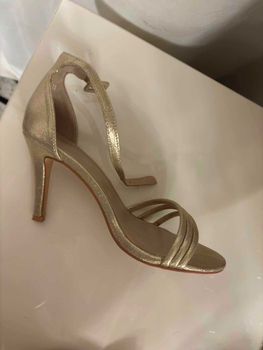 Sandale damă aurii metalizat cu toc subtire stiletto