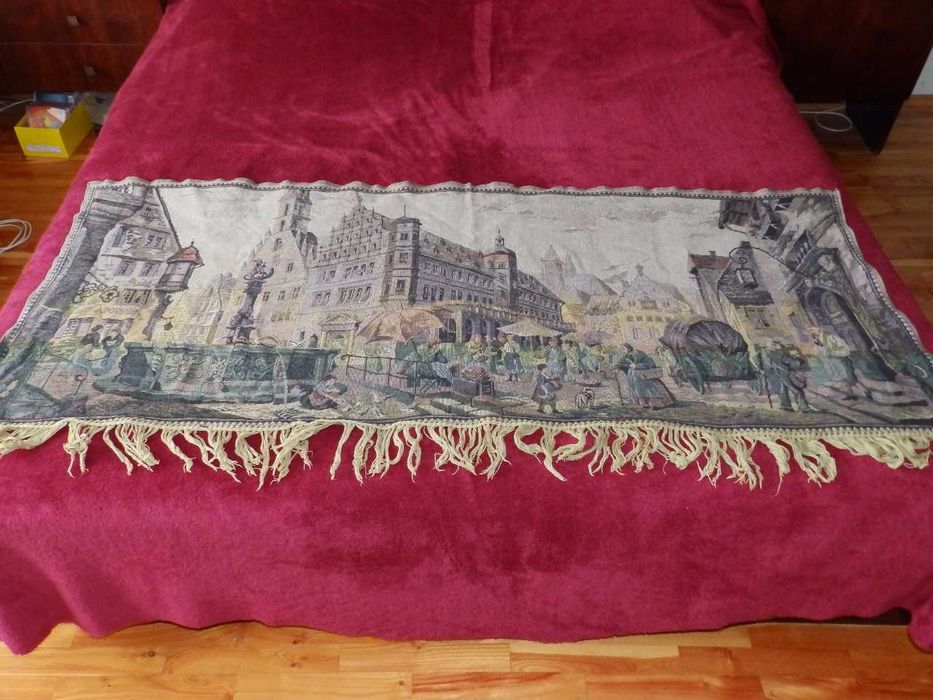 Различни стари предмети, различни цени