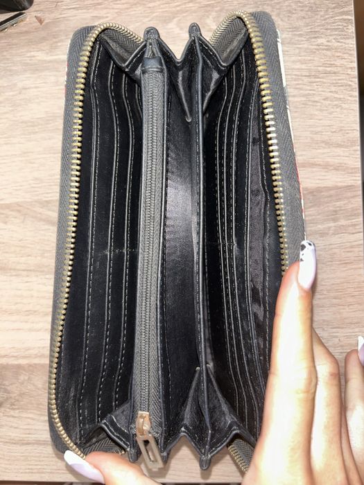 Голямо портмоне GUESS