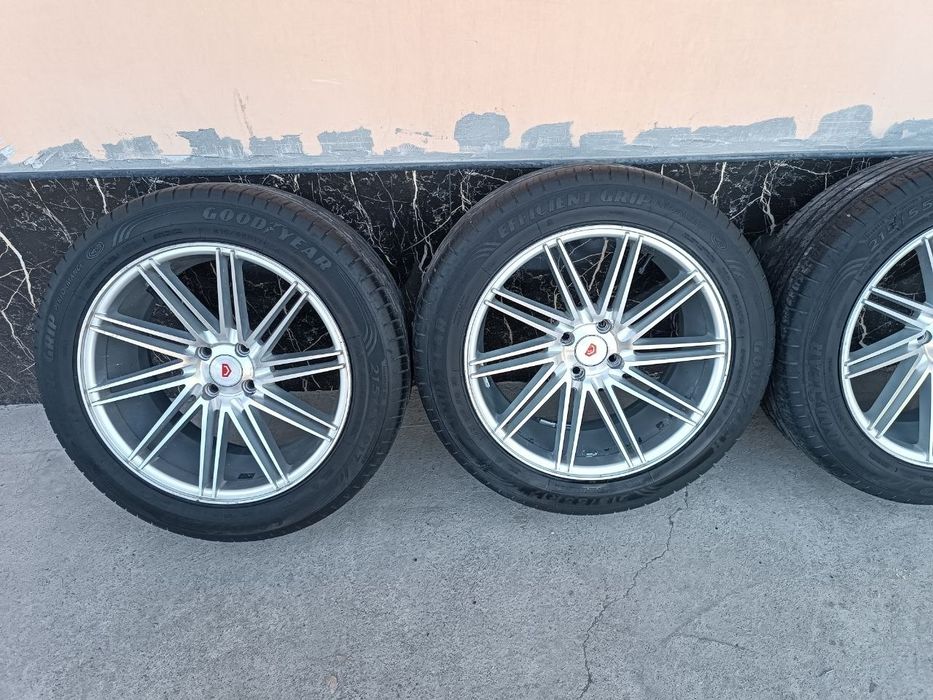 Vossen Diska balon Sotiladi 215 55 R17 Holati Yaxshi