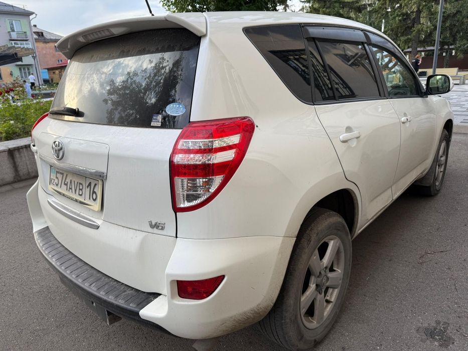 Автомобиль RAV 4