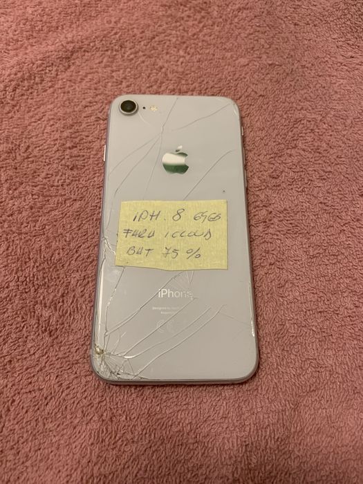 Iphone 8 Alb. Spate fisurat. Display fisurat