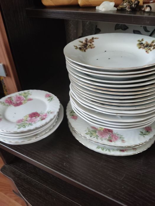 Тарелки , большие для нарезки мяса блюдцав хорошем состоянии, самовыво