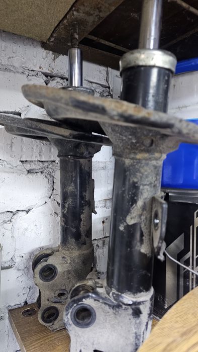 Амортизаторы перед на камри 50