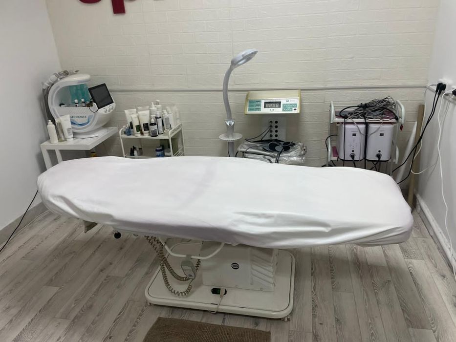 Продам массажную ,косметологическуб кушетку