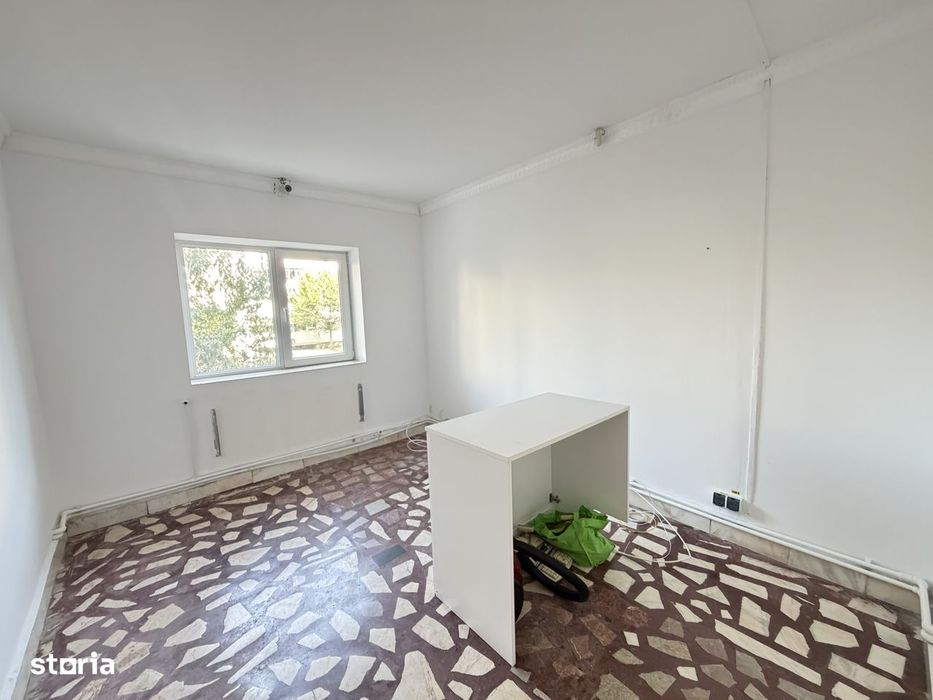 Inchiriere / Vanzare Spatiu Comercial Mioveni, 2 intrari, 2 balcoane