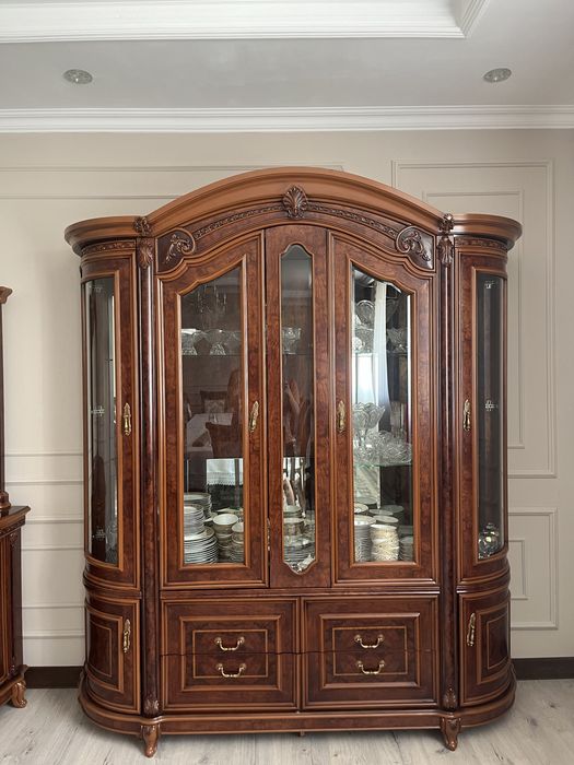 Сервант с комодом