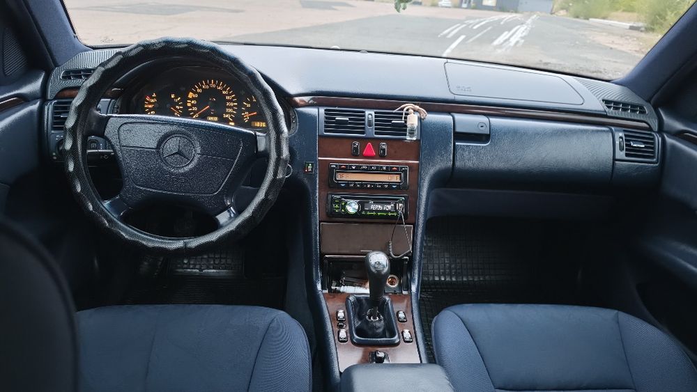 Продам мерседес w210