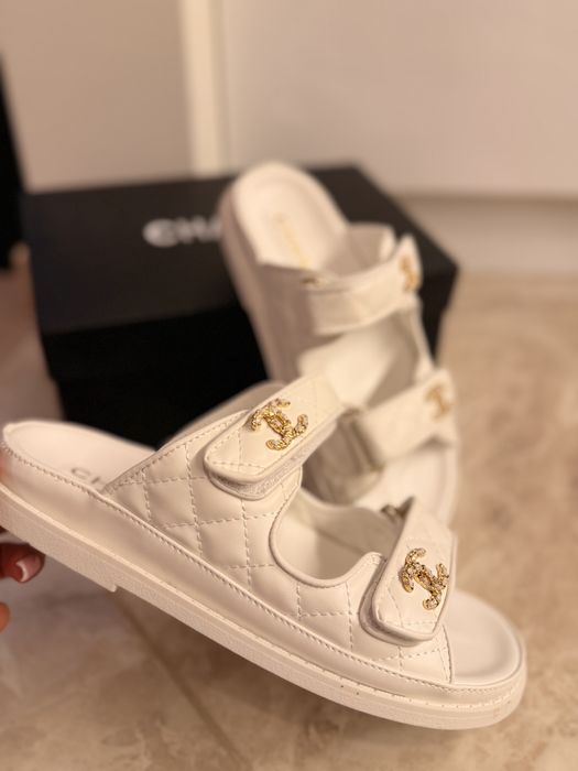 Чехли C H A N E L