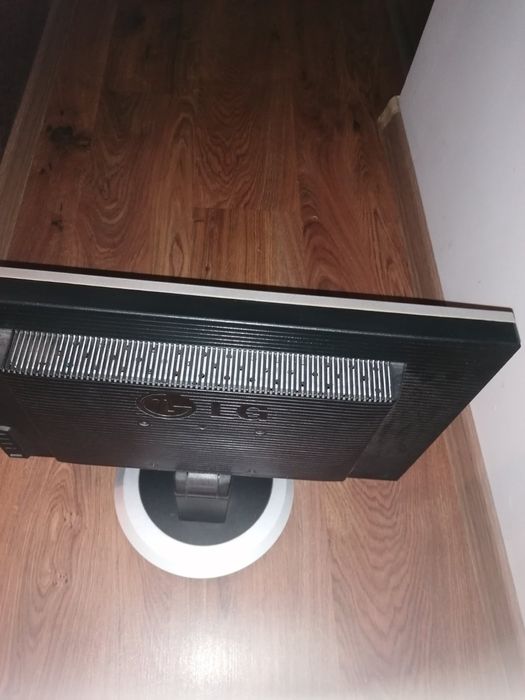 2 Монитора samsung, 1 benq