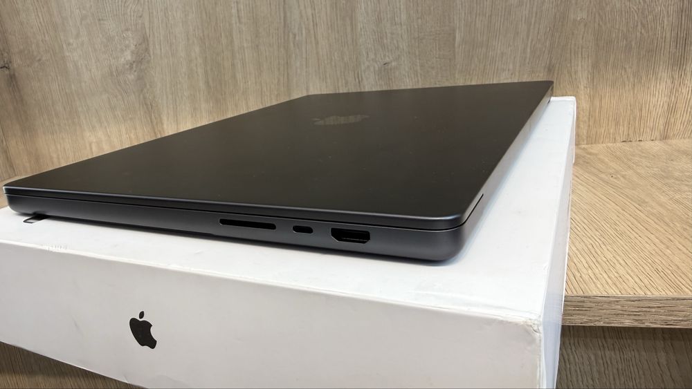 MacBook Pro M3 Pro 16” 16/512 GB, 95%, 53 цикла, полный комплект