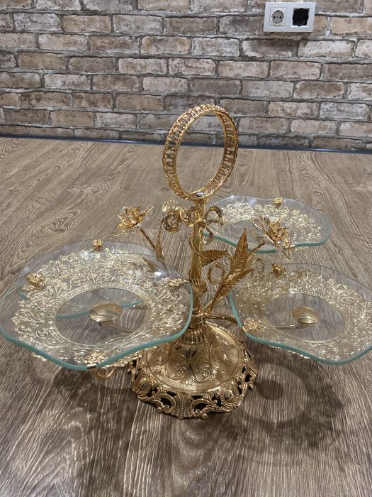 Разные посуды и хрусталь, чайники приборы