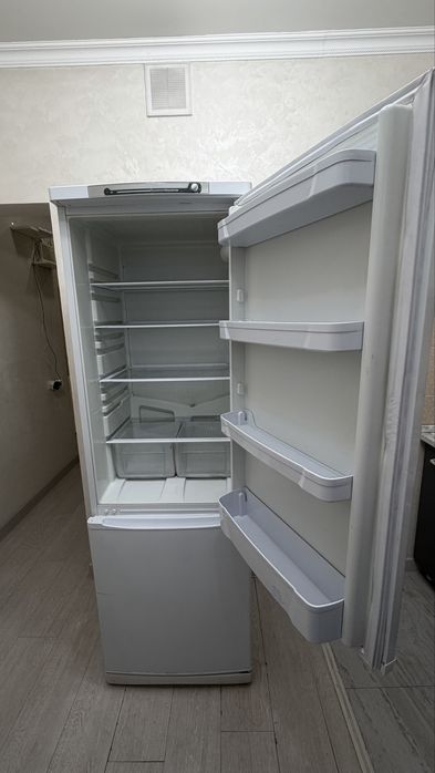 Продам холодильник Indesit