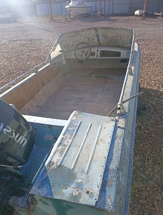 Продается лодка из алюминия на документах есть дистанция и мото помпа