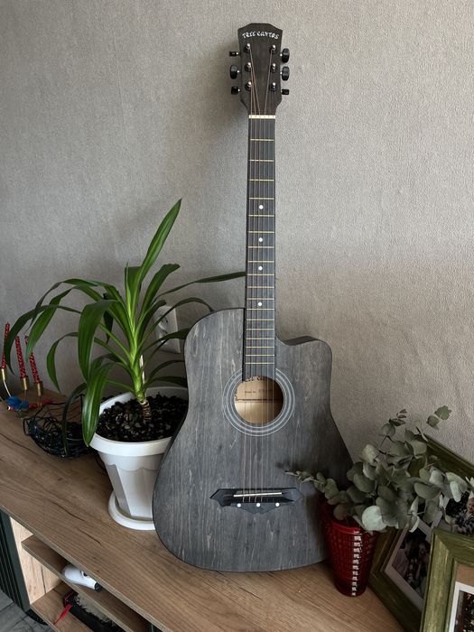 Акустическая гитара