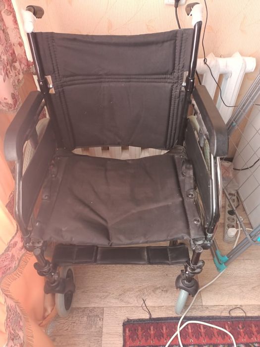 Продам инвалидную  коляску новую