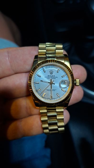 Vand ceas rolex  mecanic placat cu aur pret 700.de lei