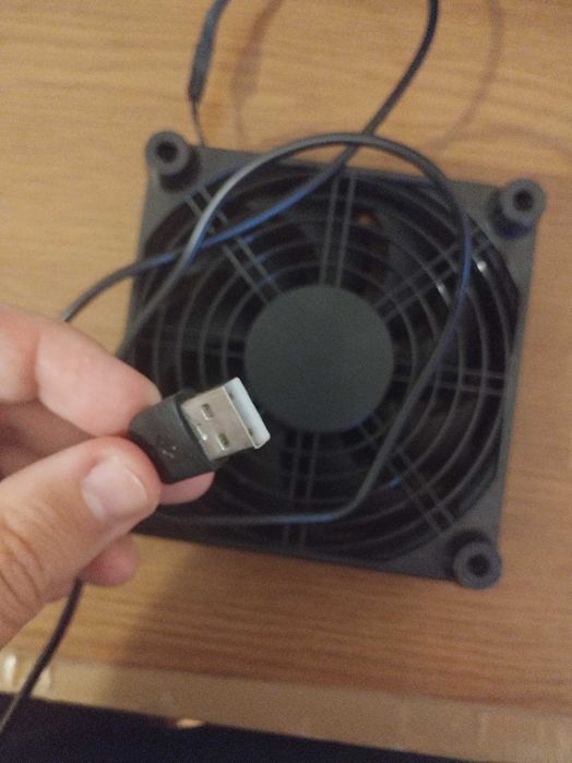 Ventilator silentios 12 cm cablu cu usb A 5v