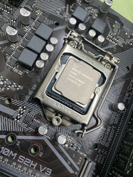 Материнская плата с процессором