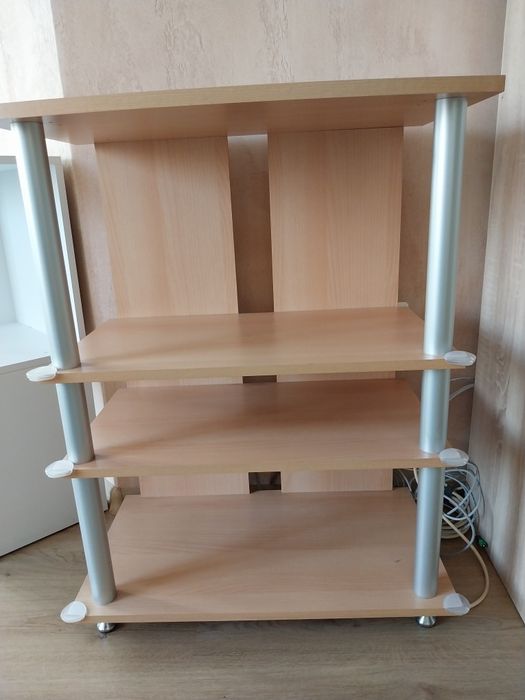 Ново боро,ТВ шкаф и дървена маса за хранене