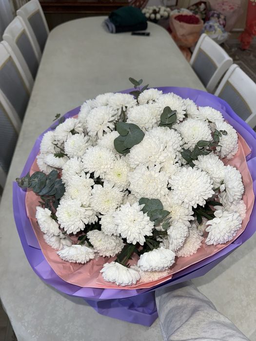 Букет белых хризантем