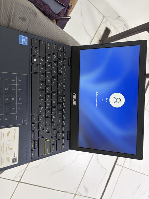 Продам NETBOOK в отличном состояний.,все функций работает.