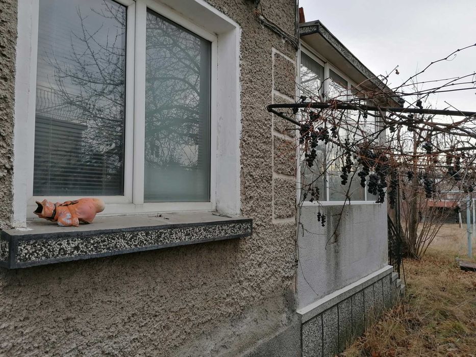 Къща с двор, кв.Волуяк