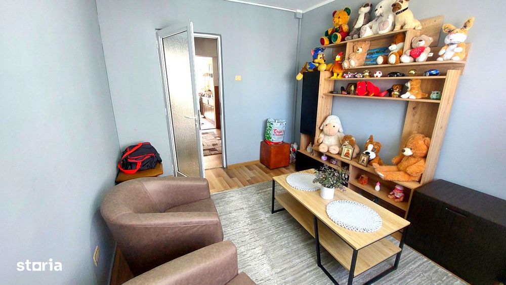 Apartament 4 camere decomandat Cetate 2 bai 90 mp cu balcon pivnita si