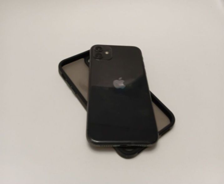 IPhone 11 . 64 Гб.