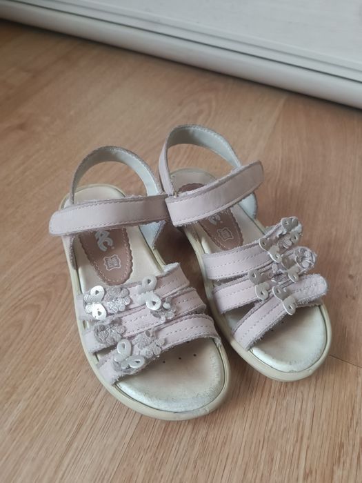 Сандалии для девочки
