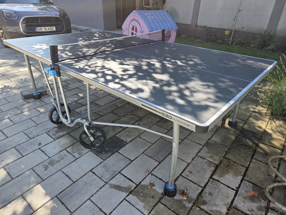 Vând masa de tenis