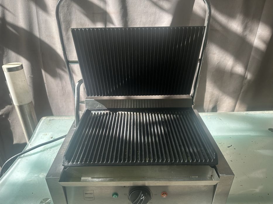 Gril profesional electric aproape nou 3000w