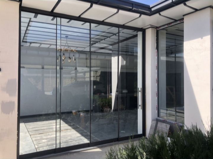 Офисные стеклянные перегородки из калёного стекла 10 мм $38