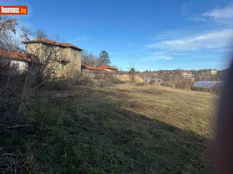 Двуетажна къща в село Макариополско