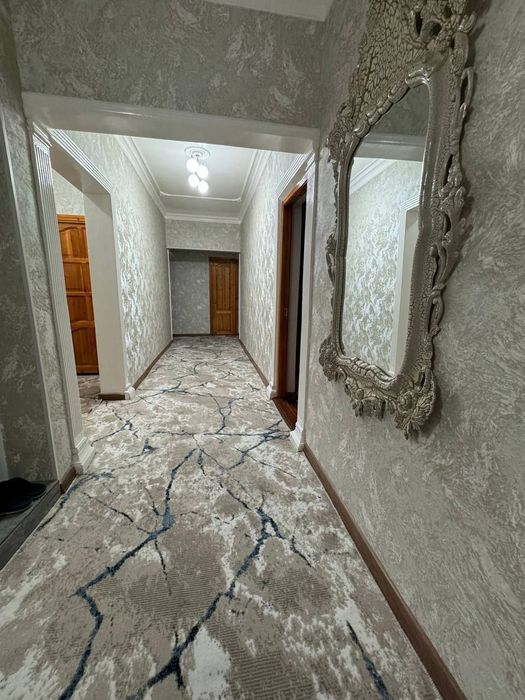 Квартира на Дружба Народов 4/4/9 общ пл 92м с обстановкой