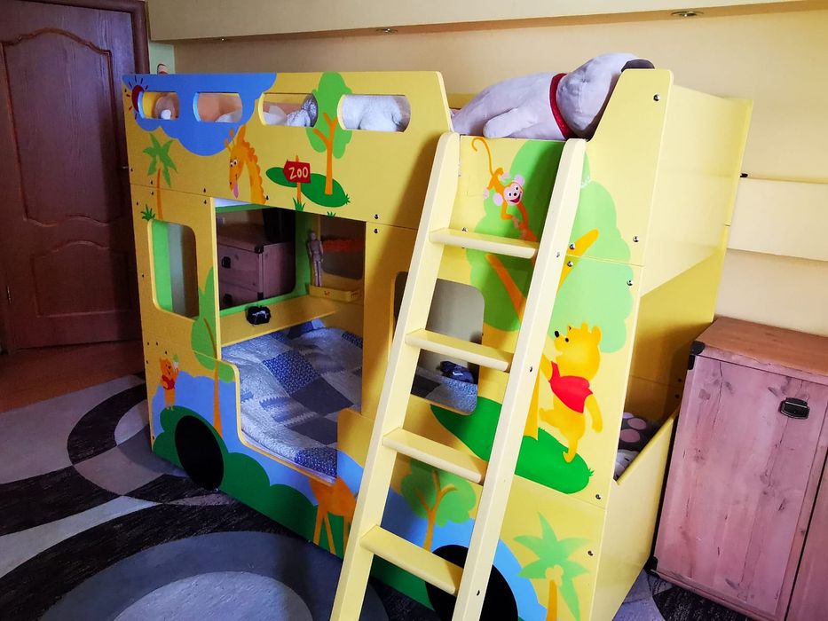 Двухъярусная кровать автобус