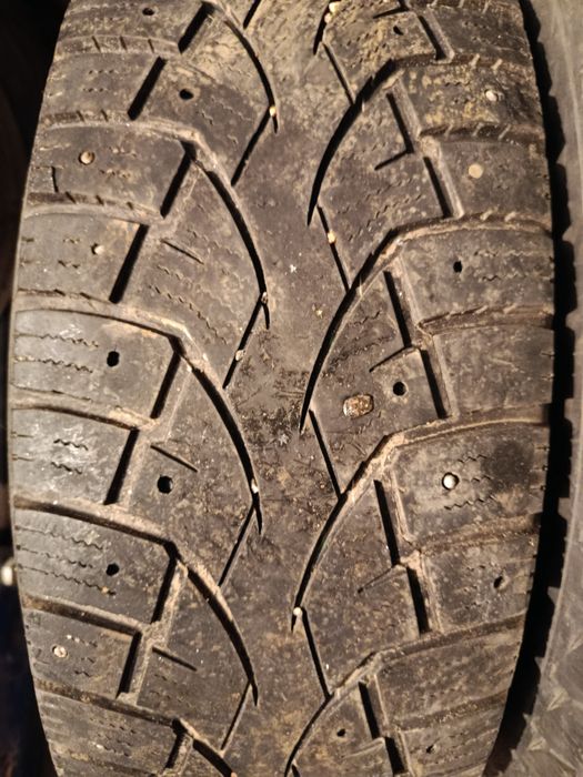 Продам 2 шины на 16