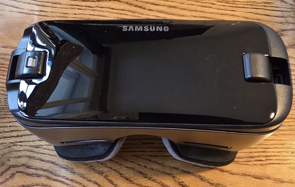 Samsung Gear VR with controller, SM-R324