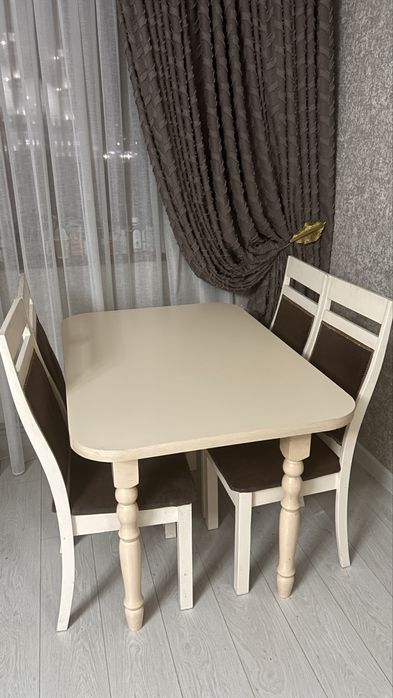 Стол со стульями