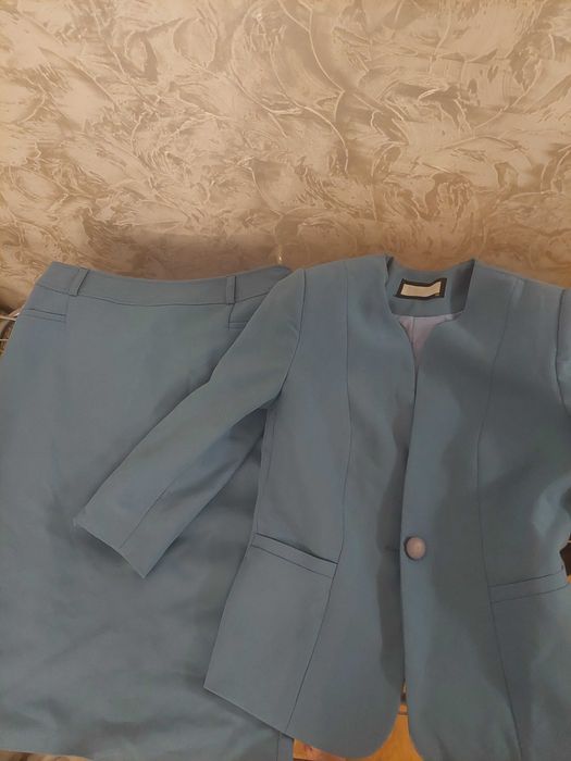 Юбочный деловой костюм