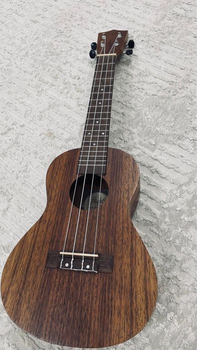 Укулеле flight.