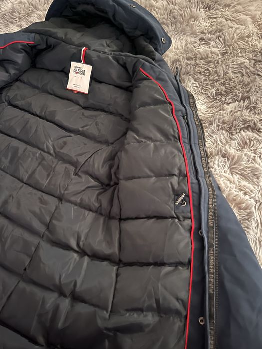 Geaca tommy hilfigem stare buna marimea M dar recomand un S e mai slim