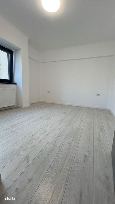 Apartament cu 3 camere RENOVAT Zona CENTRALA Etaj INTERMEDIAR