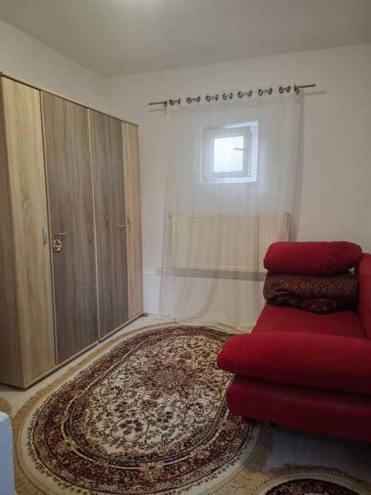 Închiriez garsoniera